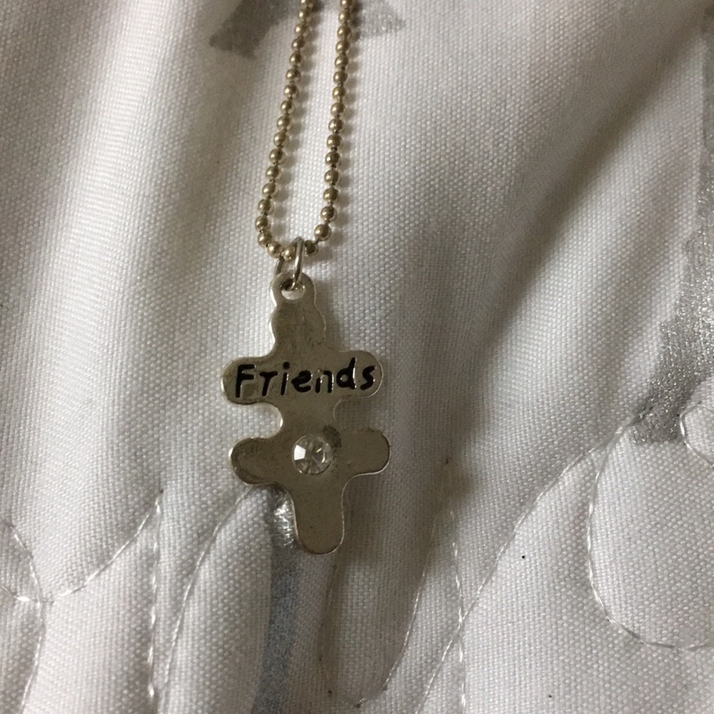 (Friends) puzzle necklace